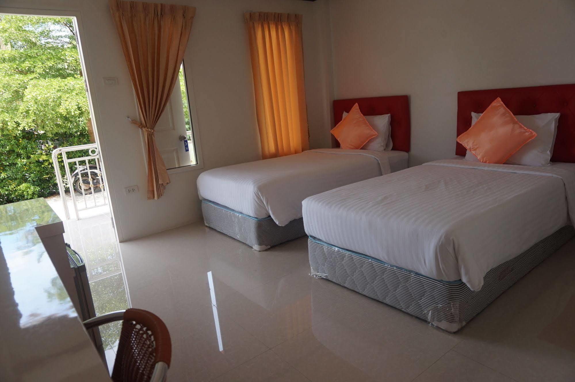 Boonaree Resort Nang Rong Exterior foto